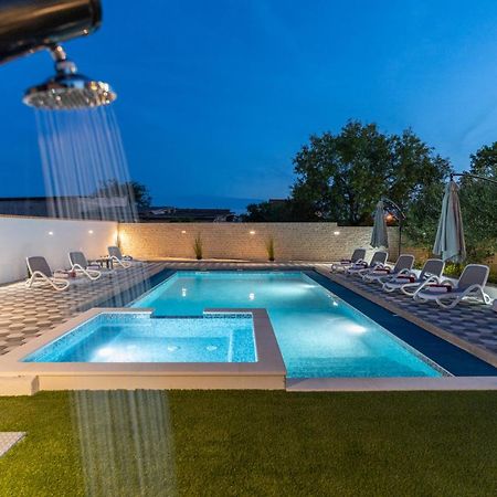 Apartment Miruna S Bazenom Donje Rastane Dış mekan fotoğraf