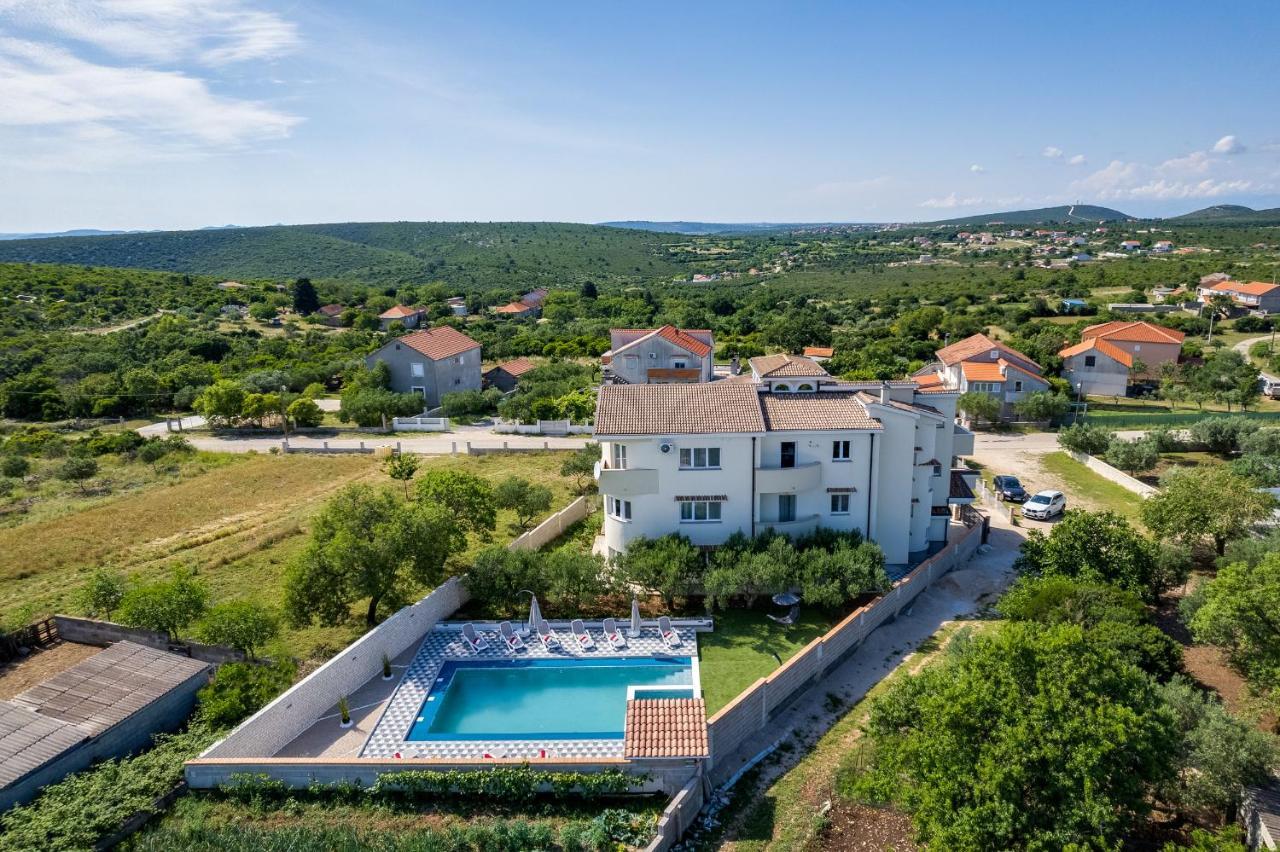 Apartment Miruna S Bazenom Donje Rastane Dış mekan fotoğraf