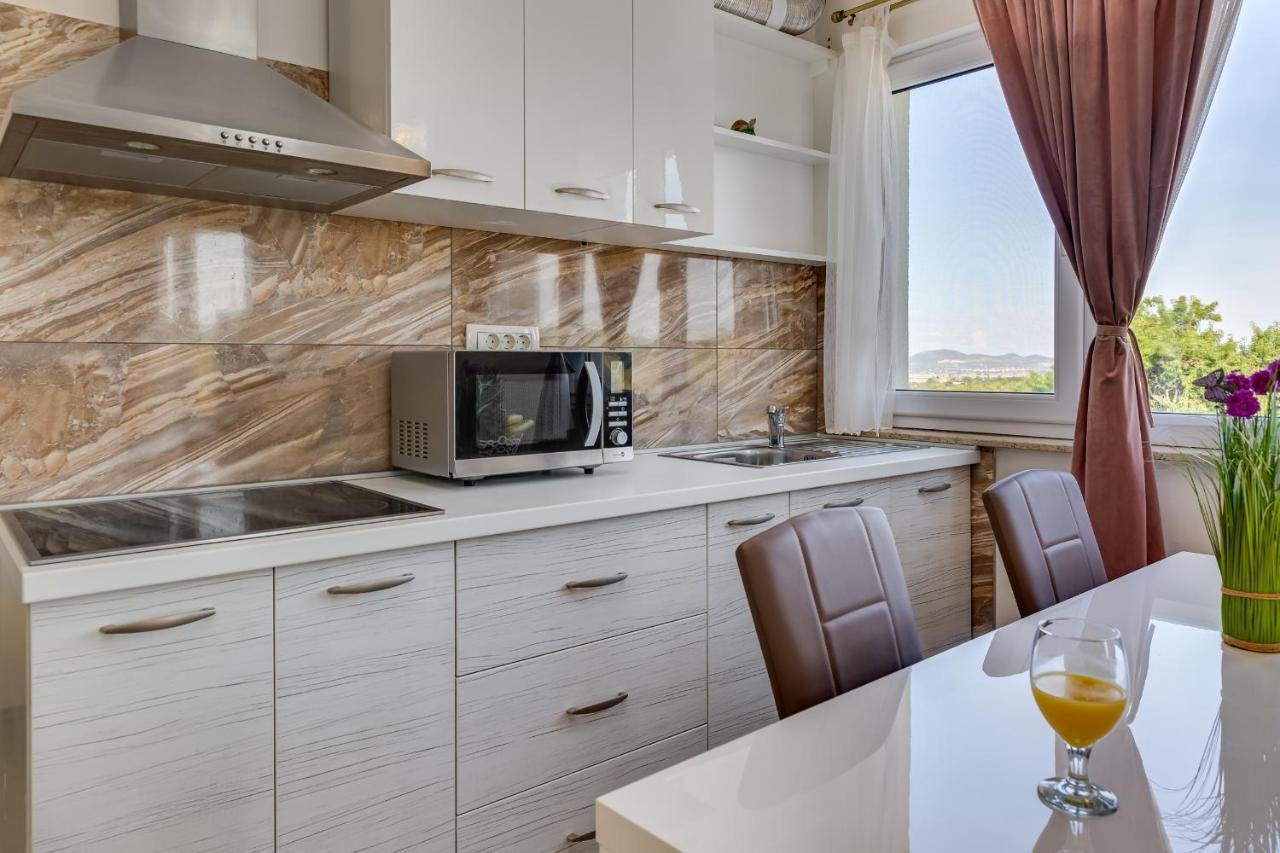 Apartment Miruna S Bazenom Donje Rastane Dış mekan fotoğraf