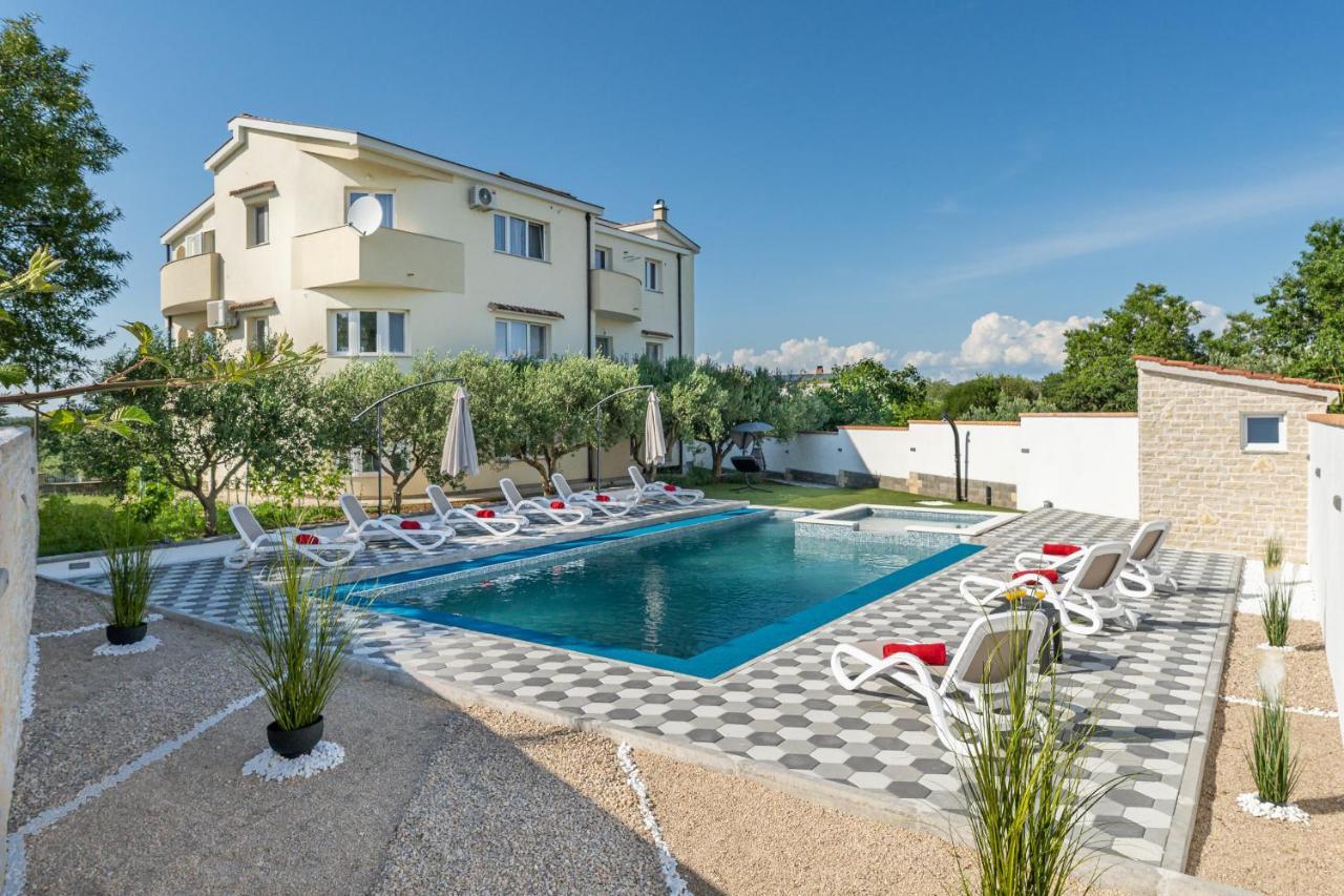 Apartment Miruna S Bazenom Donje Rastane Dış mekan fotoğraf