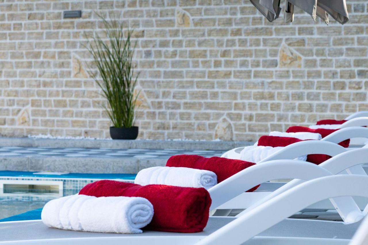 Apartment Miruna S Bazenom Donje Rastane Dış mekan fotoğraf